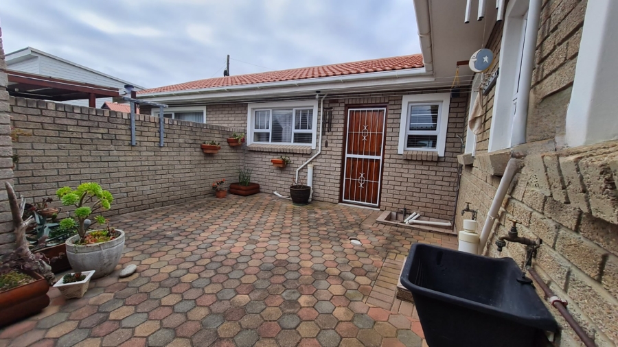 4 Bedroom Property for Sale in Dana Bay Western Cape